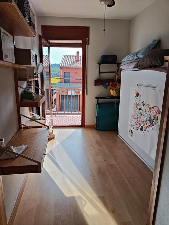 HABITACIÓ AMB LLIT PLEGABLE