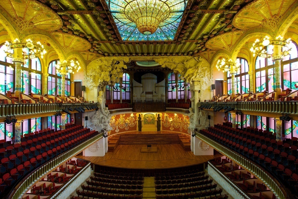 Palau de la Música - Music concert hall (30 min by metro)