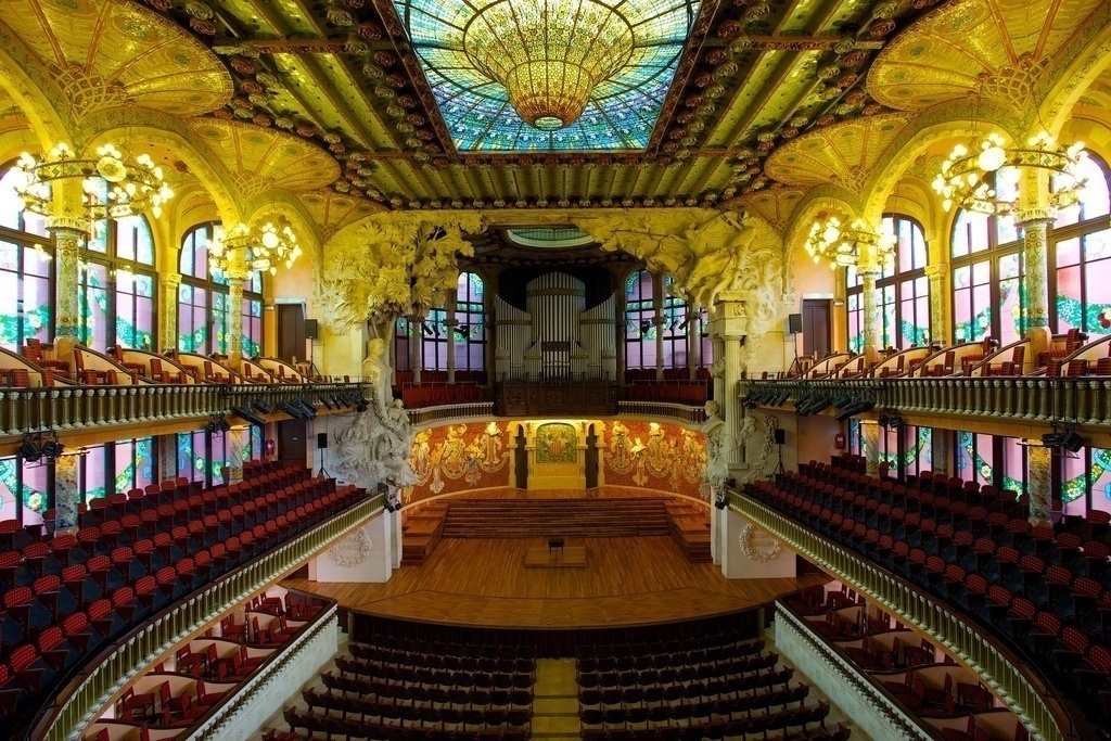 Palau de la Música - Music concert hall (30 min by metro)