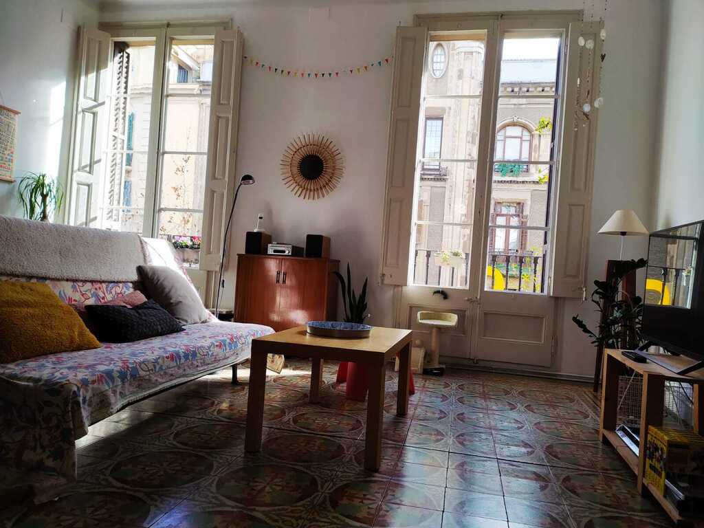 Another view of the livingroom