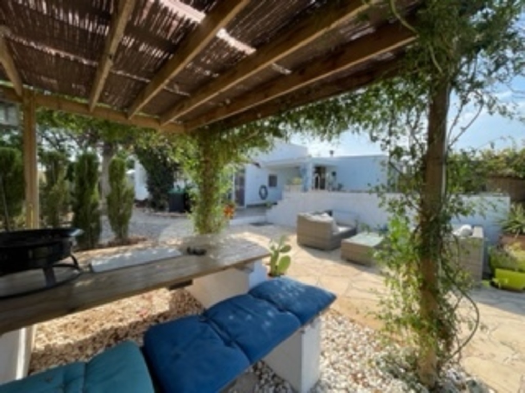 Outside dining and BBQ area