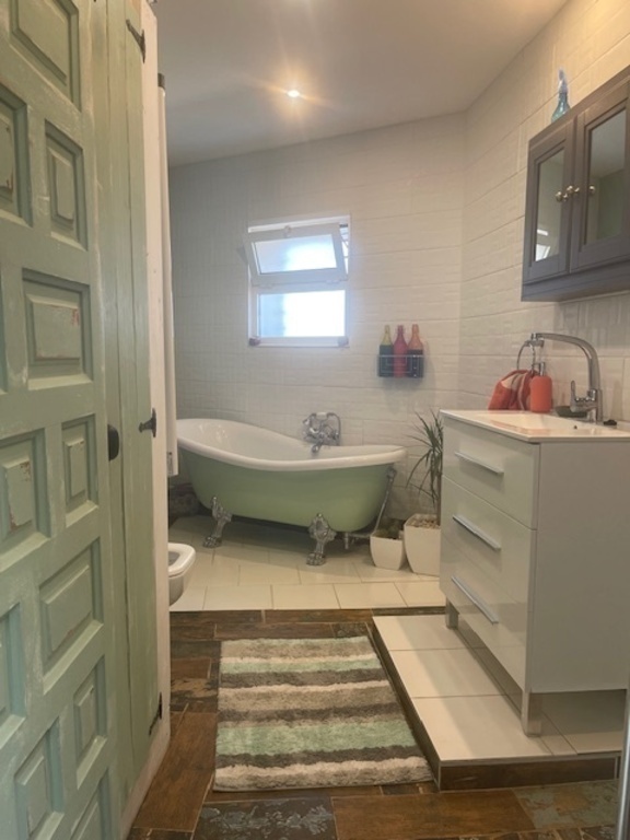Main bathroom