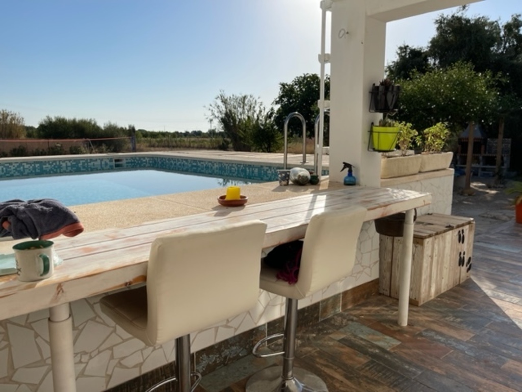Outside Breakfast bar with mountain view
