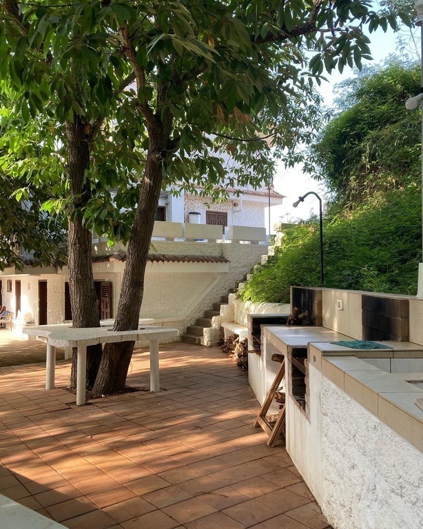 Patio superior zona de la barbacoa