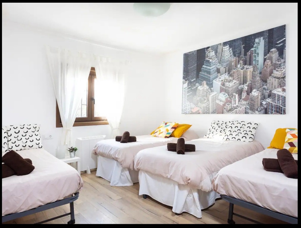 Dormitorio 2 con las cuatro camas montadas