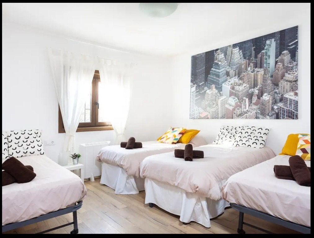 Dormitorio 2 con las cuatro camas montadas