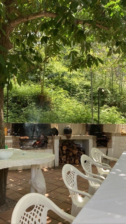 Patio superior zona de la barbacoa