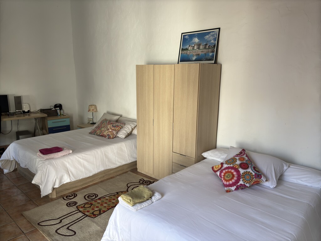 habitació gran dos llits