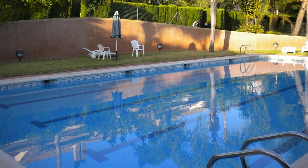 Swimming pool share with 9 other detached houses