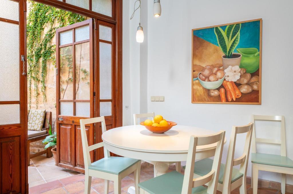 Dining table for 6 people