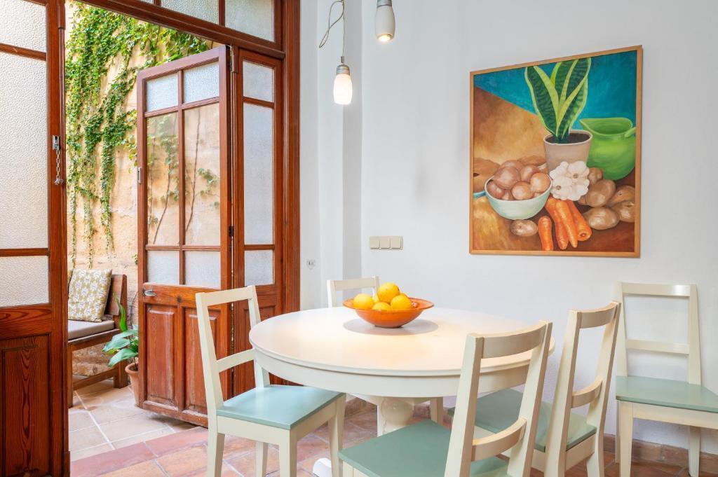 Dining table for 6 people