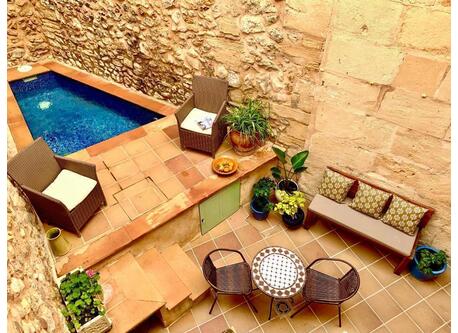 Rear patio garden with splash pool