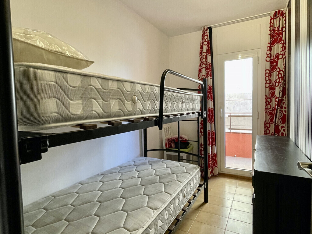 Dormitorio con literas