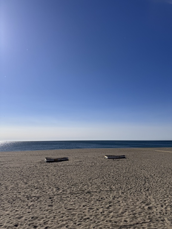 San Luis de Sabinillas, Beach