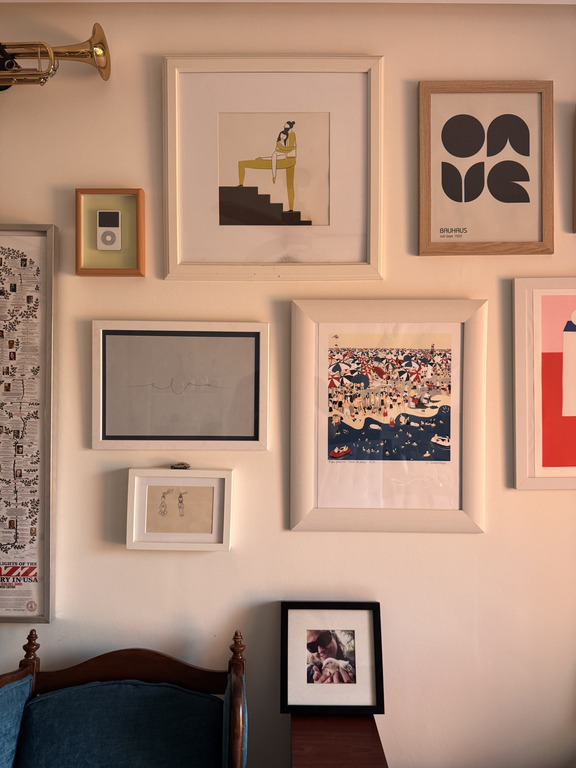 Estudio Room, close up 2