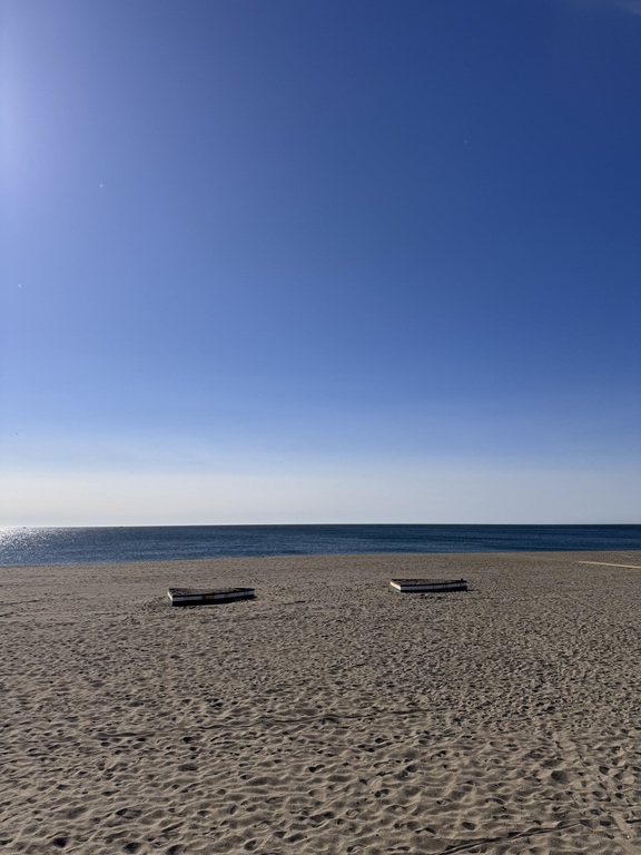 San Luis de Sabinillas, Beach