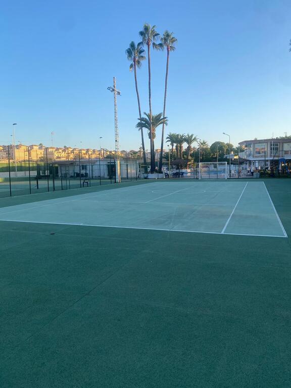 Vista de las pistas deportivas en el centro recreativo