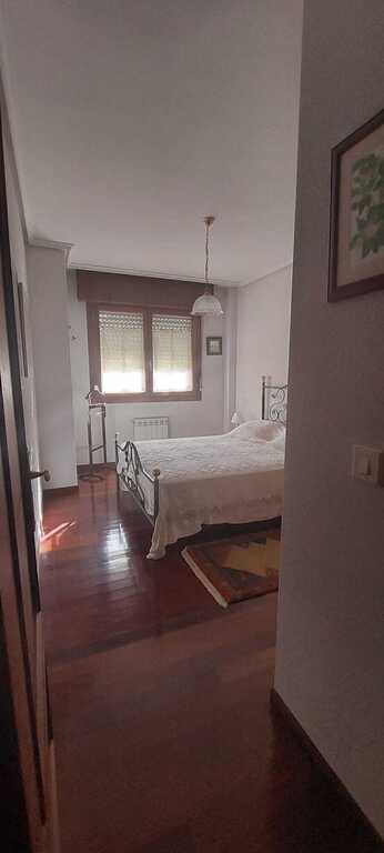 Upper bedroom (double bed)