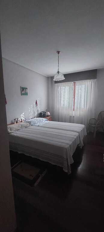 Upper bedroom (two single beds)