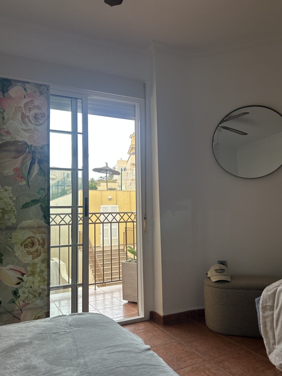 Chambre 1er étage côté piscine avec terrasse 