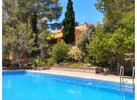 The house from the swimming pool