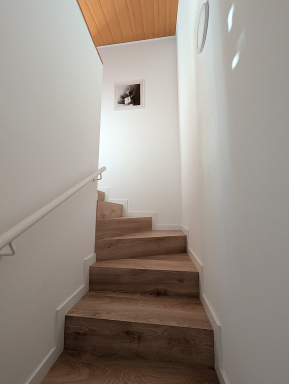 Escaleras hacia la buhardilla.