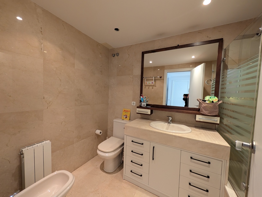 Baño completo de la primera planta.