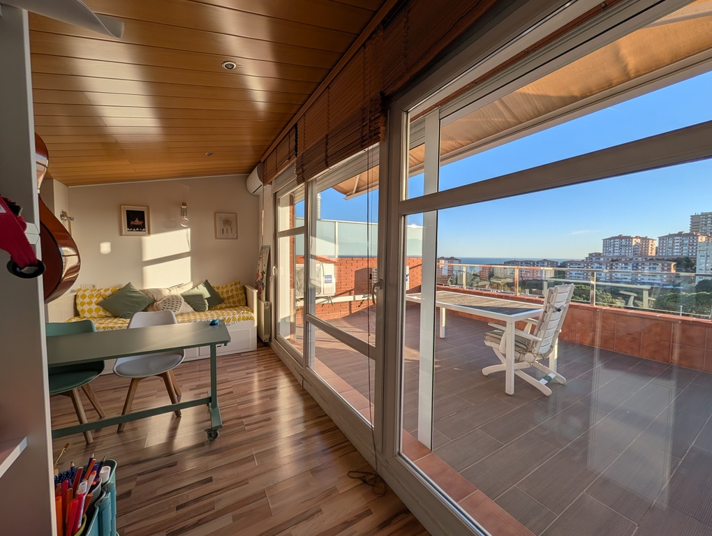 Buhardilla y terraza superior.