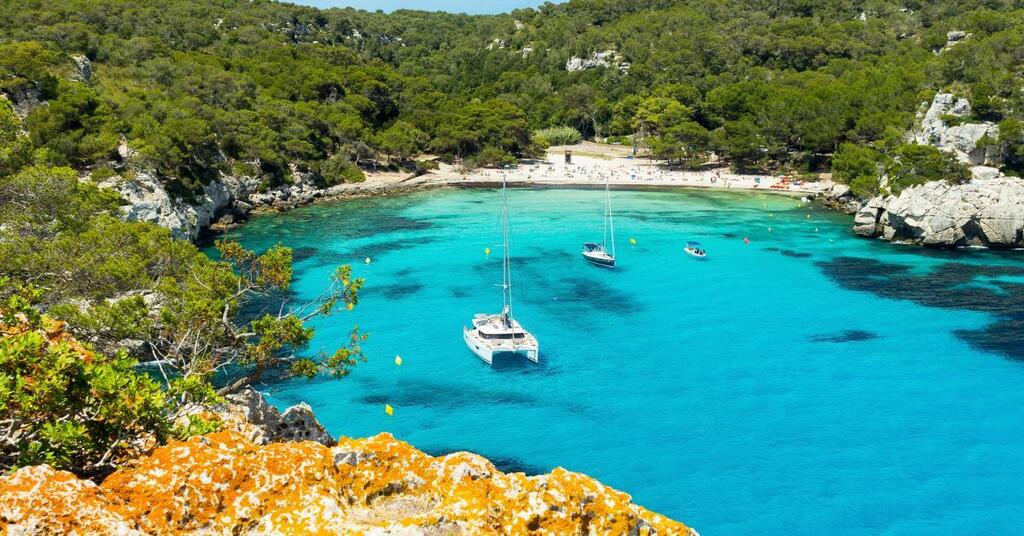 Cala, Costa Brava (CAMINO DE RONDAS) esta llena de pequeñas calas mas intimas y con poca gente. 