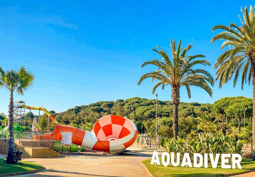 Aquadiver, parque acuàtico. En cotxe i bus a 5' del centro de Playa d'Aro. 
