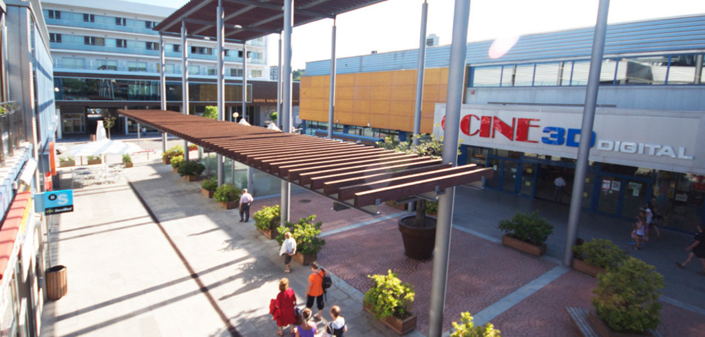 CENTRO COMERCIAL de Playa d'Aro. CINEMA, BOLERA, tiendas ropa, RESTAURANTES, supermercados: ALDI, LIDL,..., Mediamarket, DRIM...