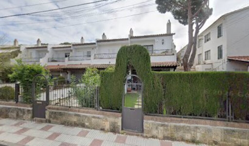 Chalet familiar, Av Madid 45. 
