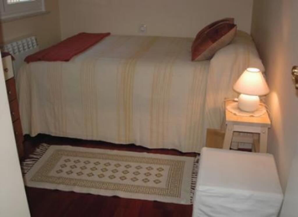 Dormitorio principal con cama doble