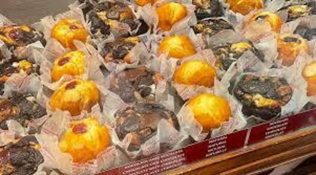 Cal tuset, Dulces tipicos de la zona, magdalenos gigantes. 