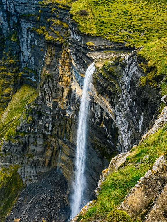 Beautiful natural surroundings and green hills nearby