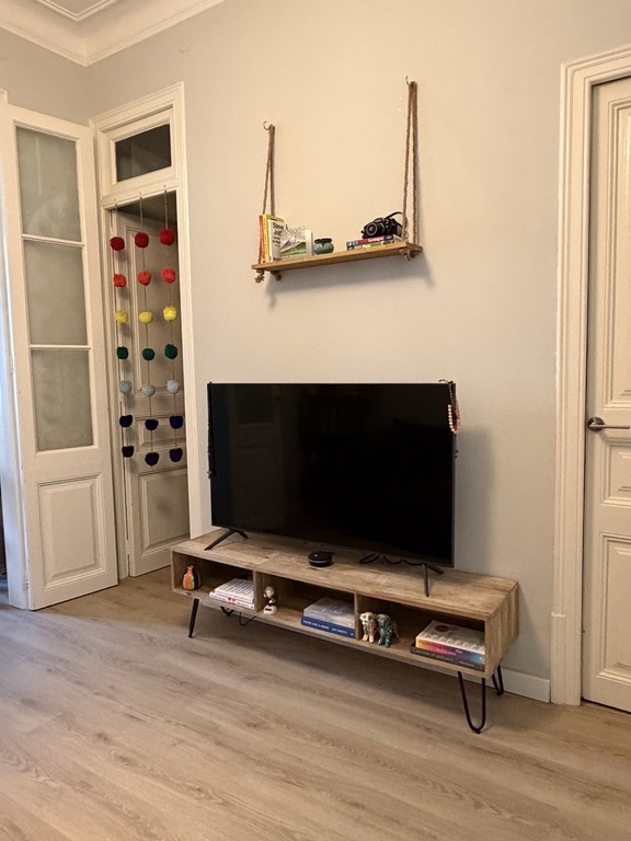 Sofa/TV space 