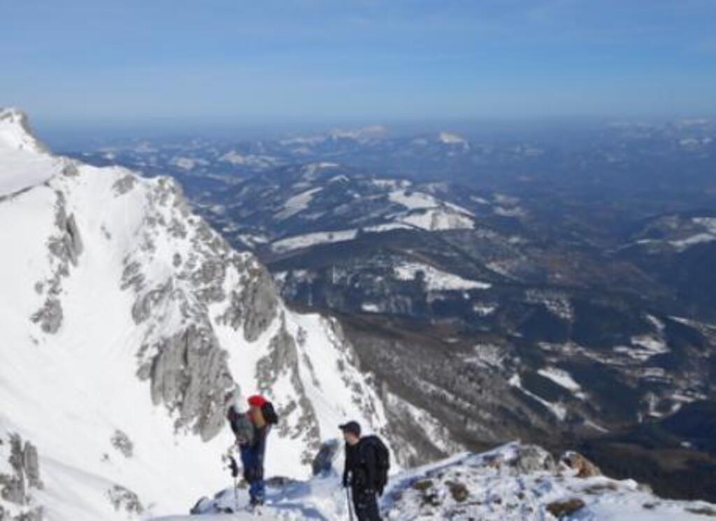 Deporte. Aitzgorri a 50 km de San Sebastian