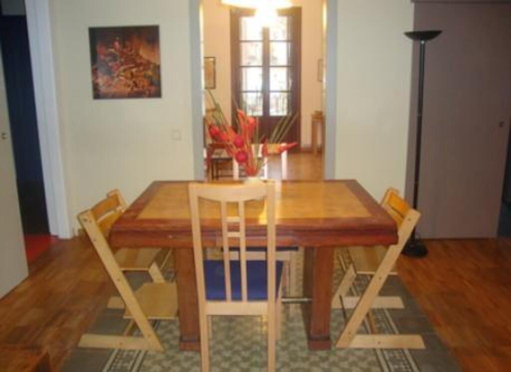 Comedor con cocina adjunta