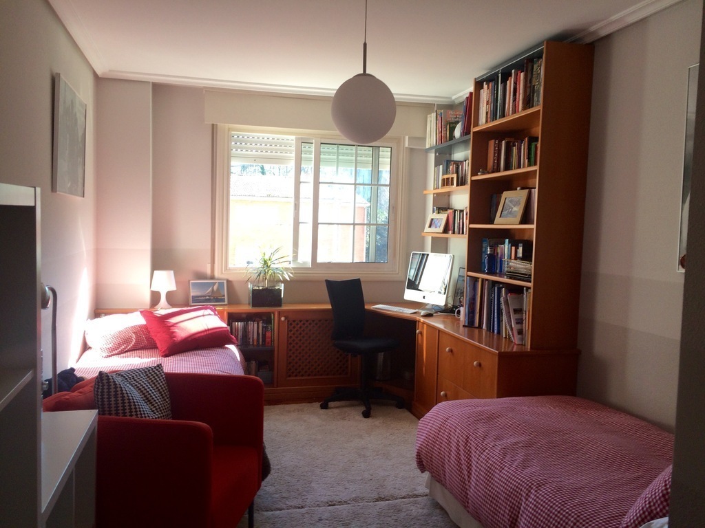 Daughter's bedroom. Camera delle figlie. 