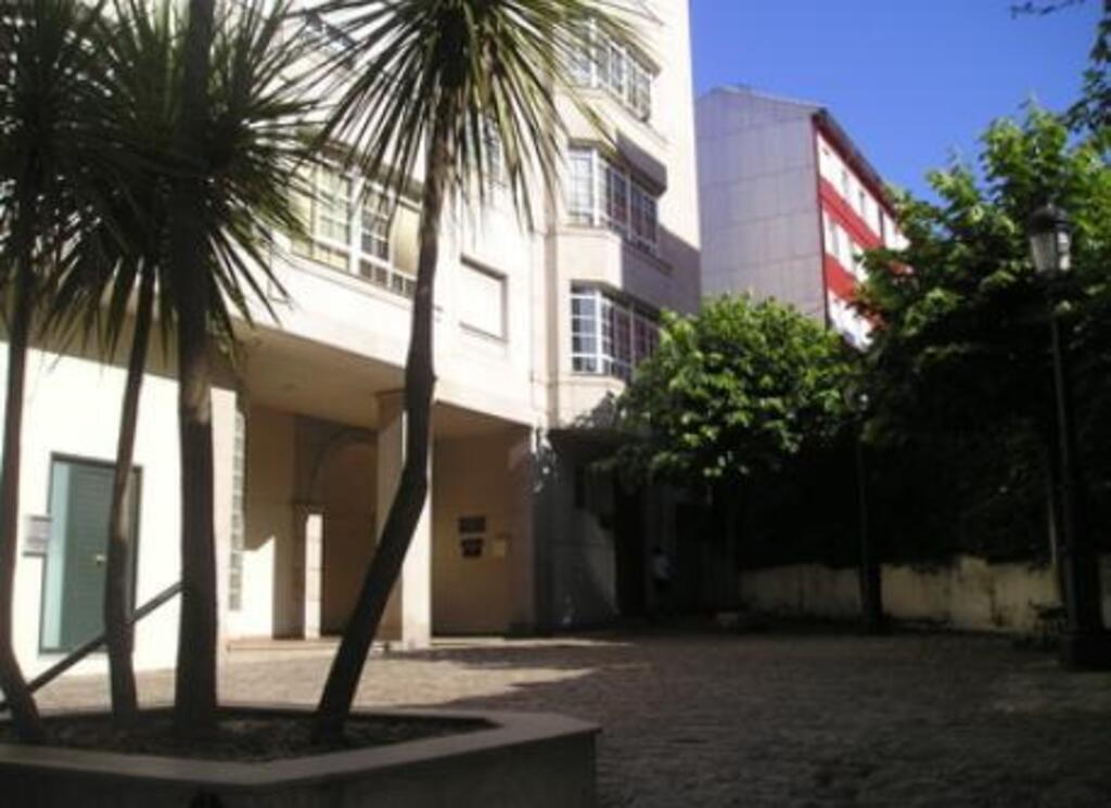 Our street. La nostra via. Entrada a la casa. 