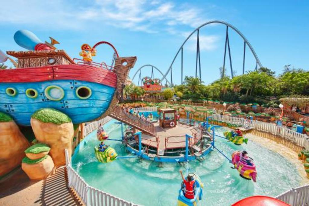 Port Aventura (Tarragona, 126 km)