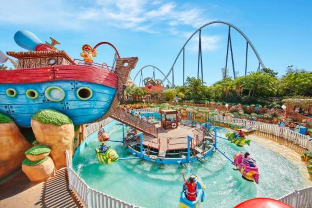 Port Aventura (Tarragona, 126 km)