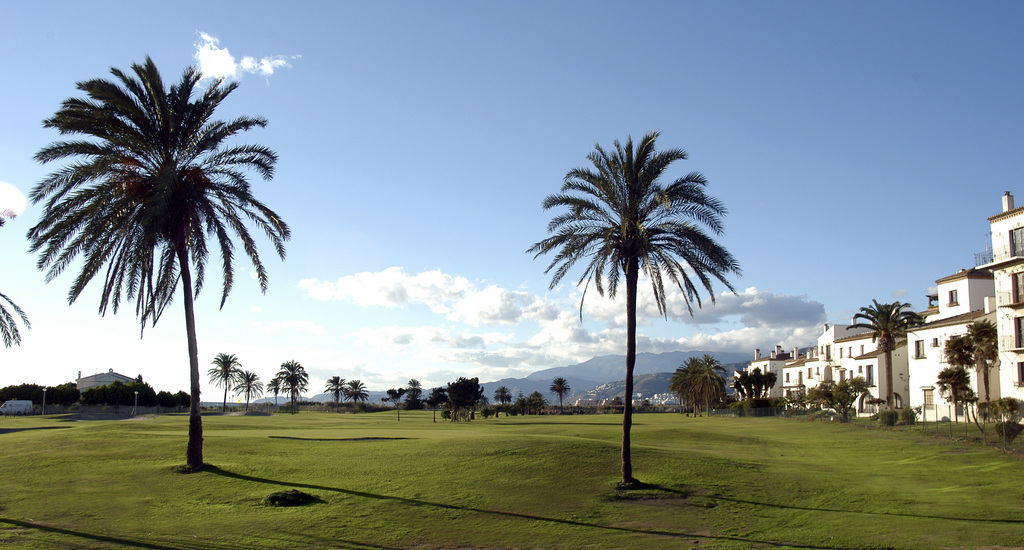 Los Moriscos Golf Course, 7 minutes by foot