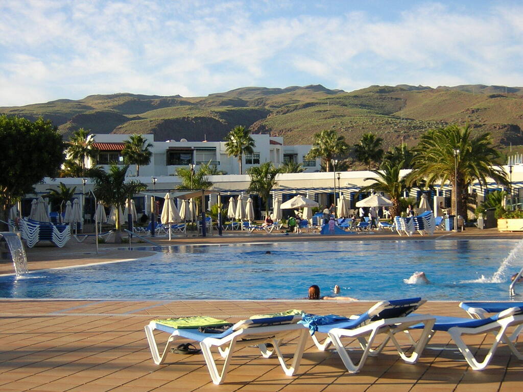 Playa Feliz: swimming pools with the mountains at the back