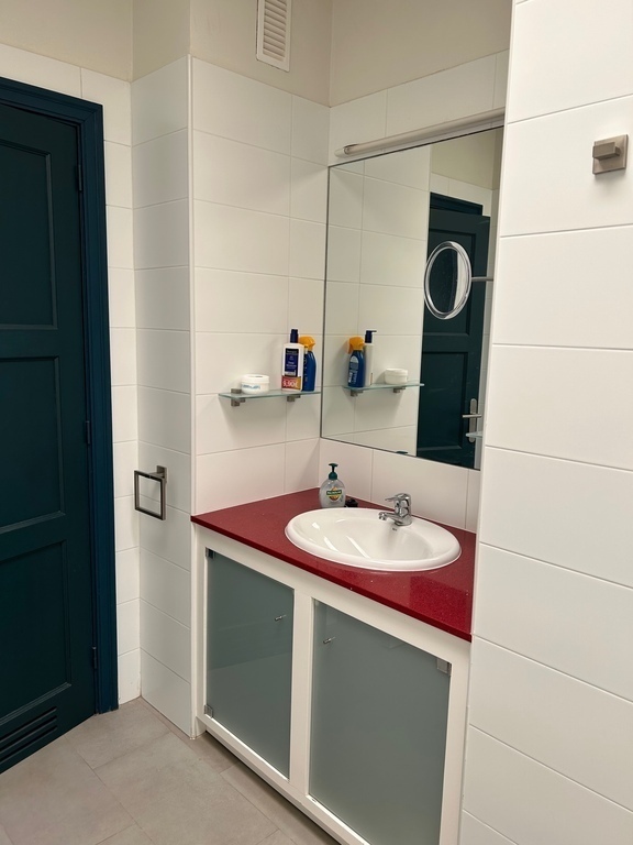 Apartment: bathroom