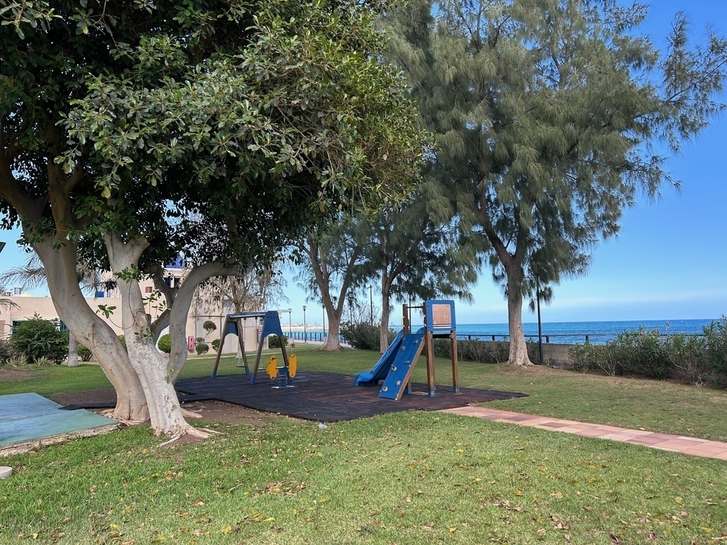 Playa Feliz: children's playground
