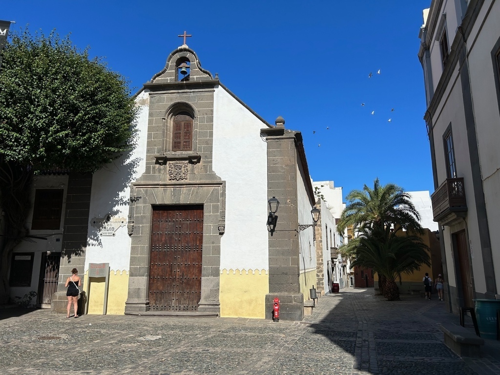 Las Palmas: here prayed Columbus before sailing to discover America