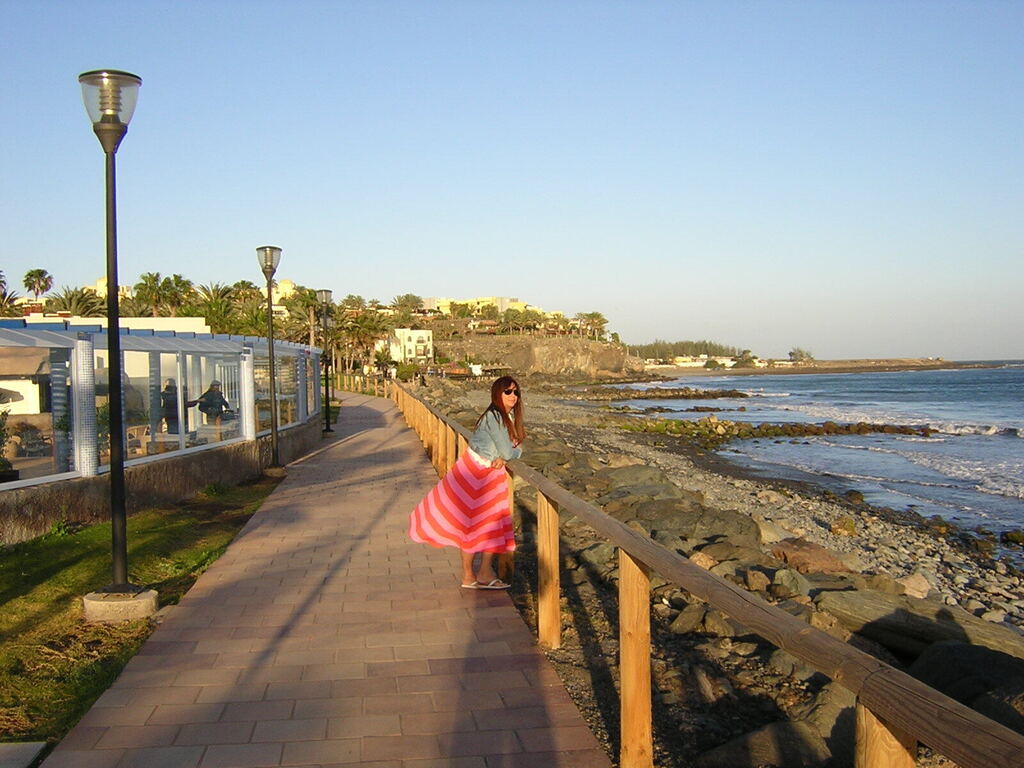Playa Feliz: Conchi in our sea promenade