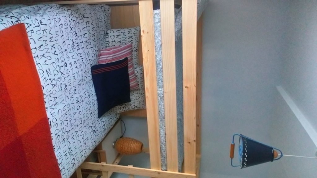 CAMA DE MATRIMONIO Y LITERA PARA 3 PERSONAS