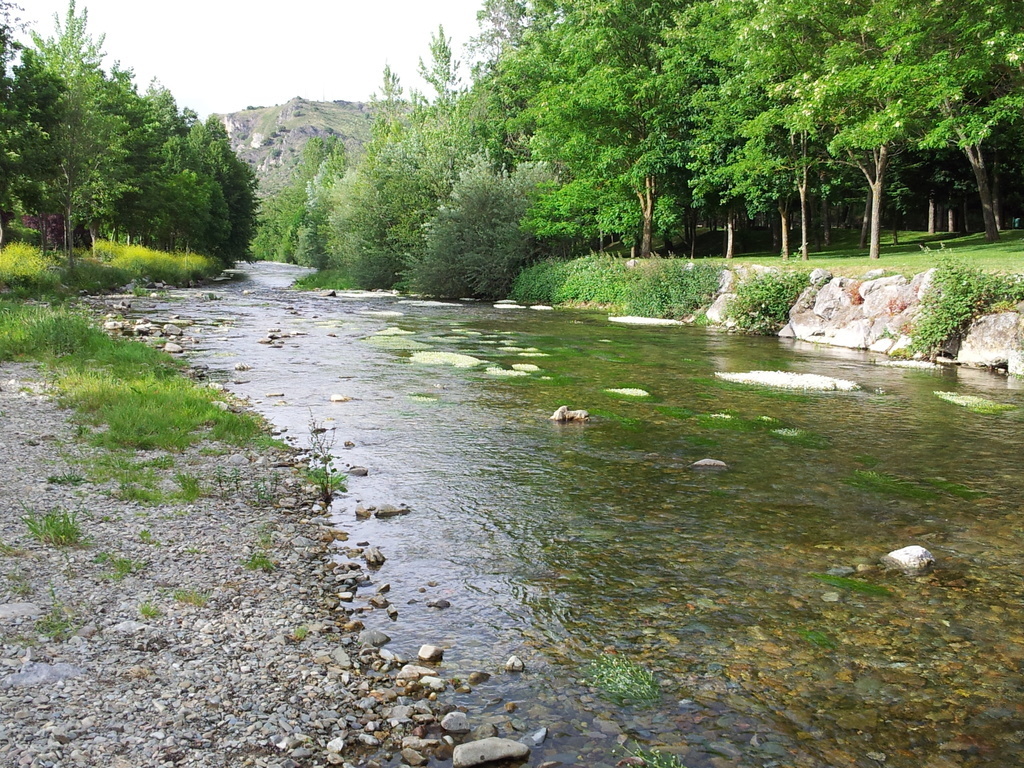 RIO OJA A SU PASO POR EZCARAY